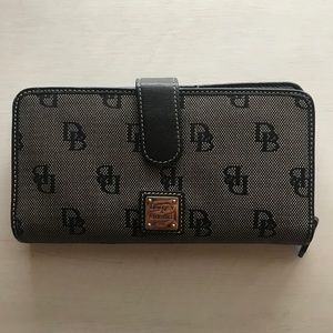 Dooney & Bourke wallet
